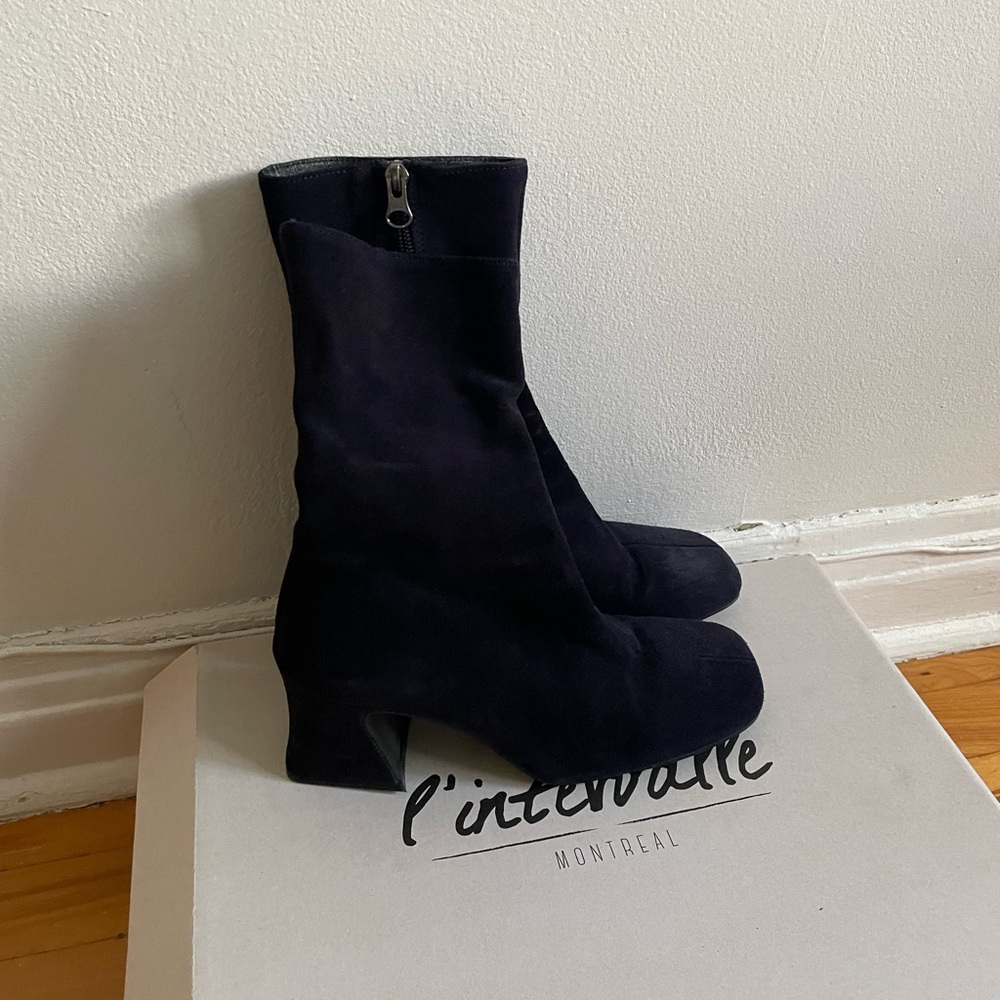 Boots L'INTERVALLE deep blue suede boots made in Spain size 38